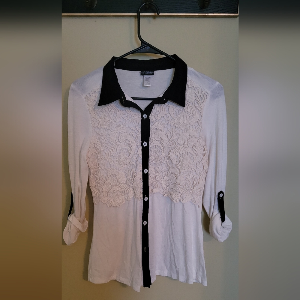 Button up w/ lace detail